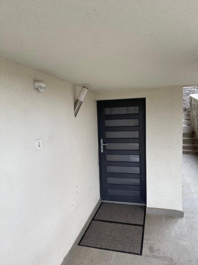 Malibu Apartman Miskolc Exterior photo
